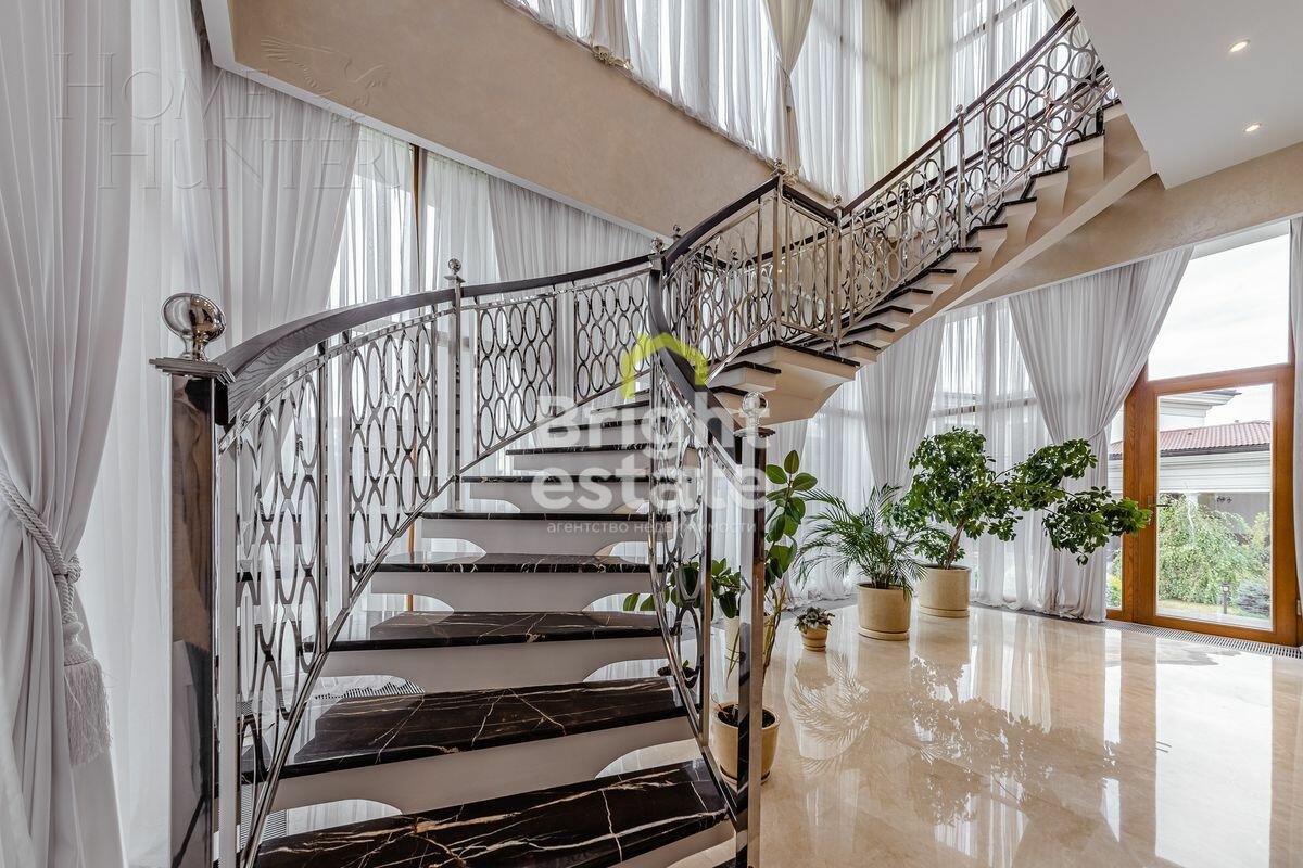 2-этажный коттедж 1 250 м² с отделкой