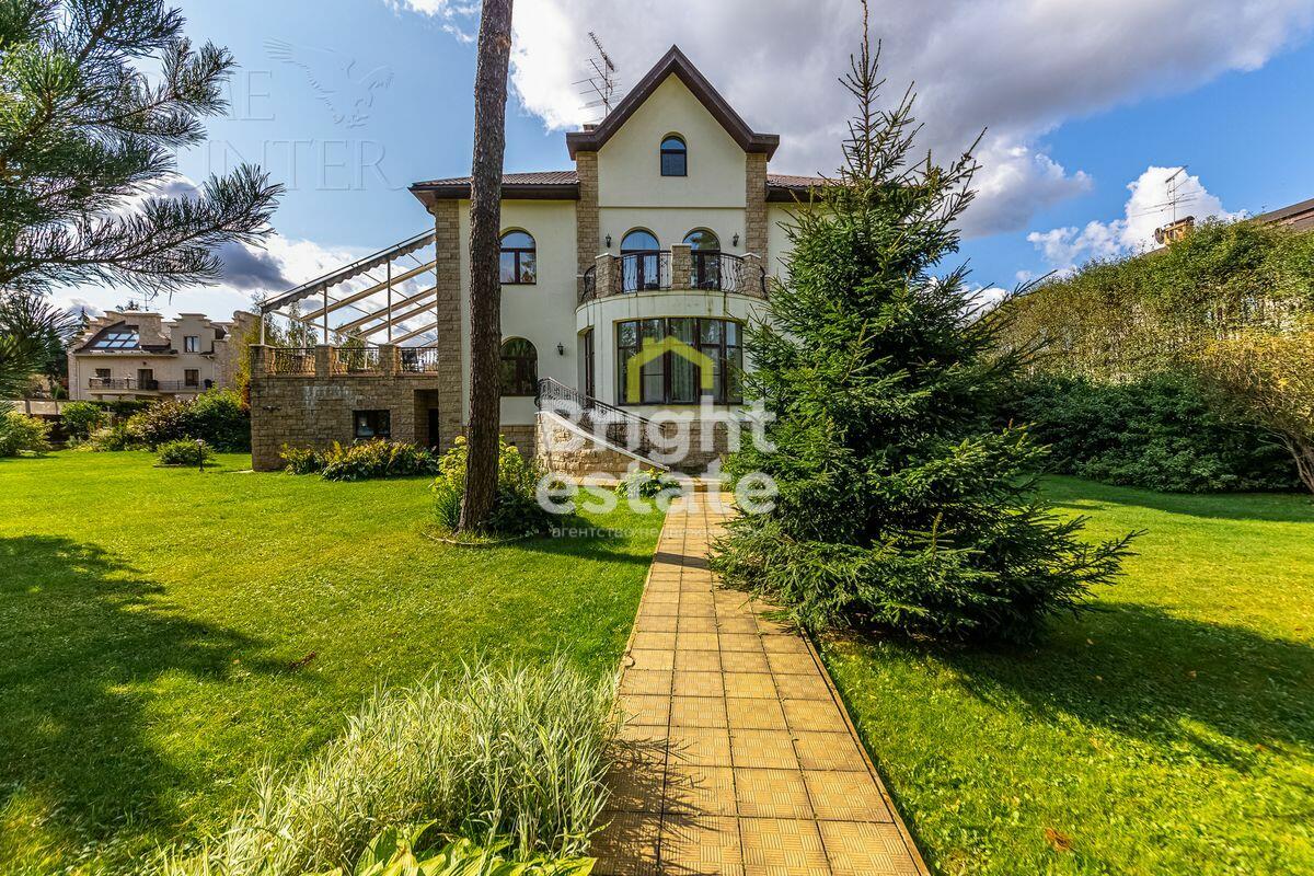 3-этажный коттедж 600 м² с отделкой