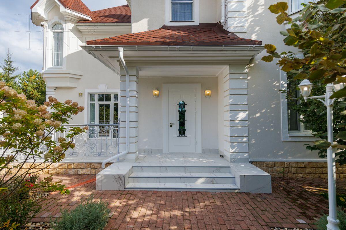 2-этажный коттедж 400 м² с отделкой