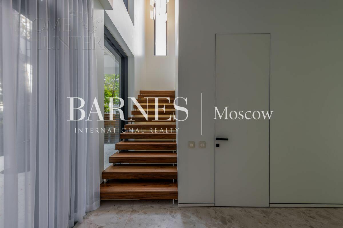 2-этажный коттедж 650 м² с отделкой