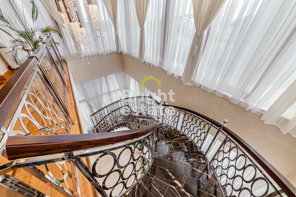 2-этажный коттедж 1 250 м² с отделкой