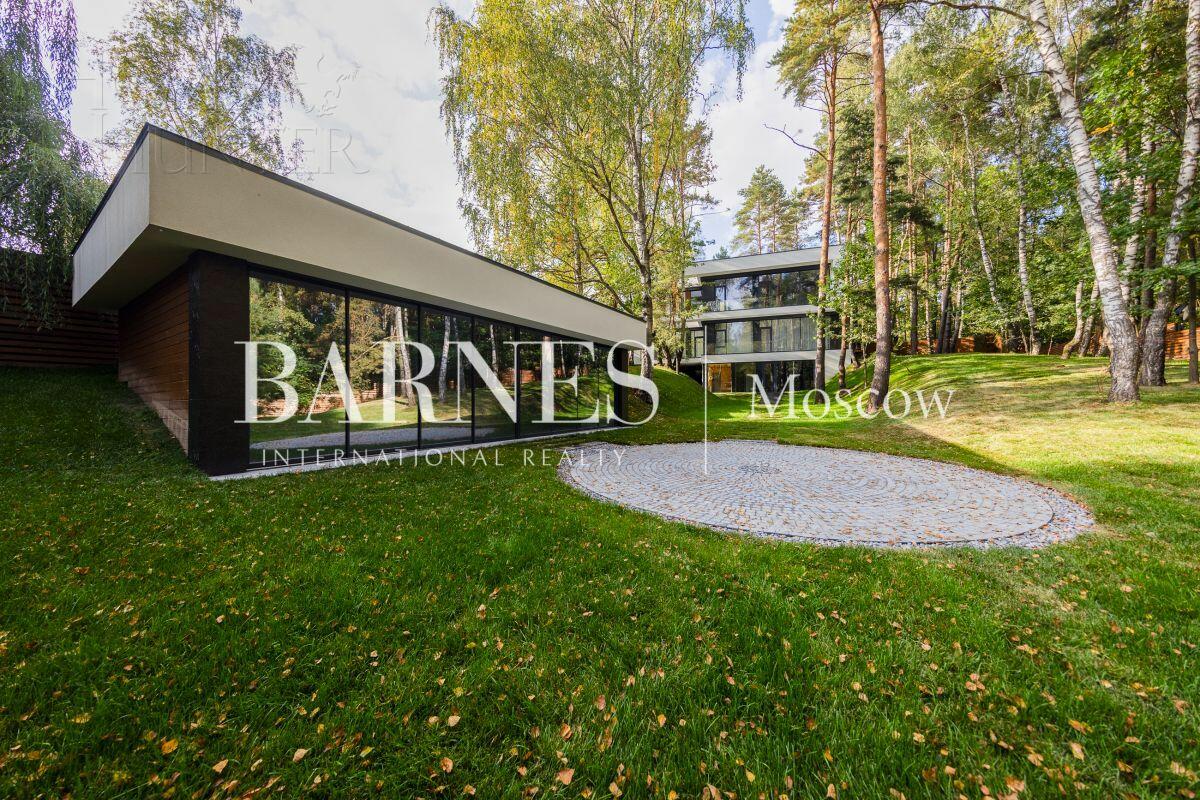 2-этажный коттедж 650 м² с отделкой