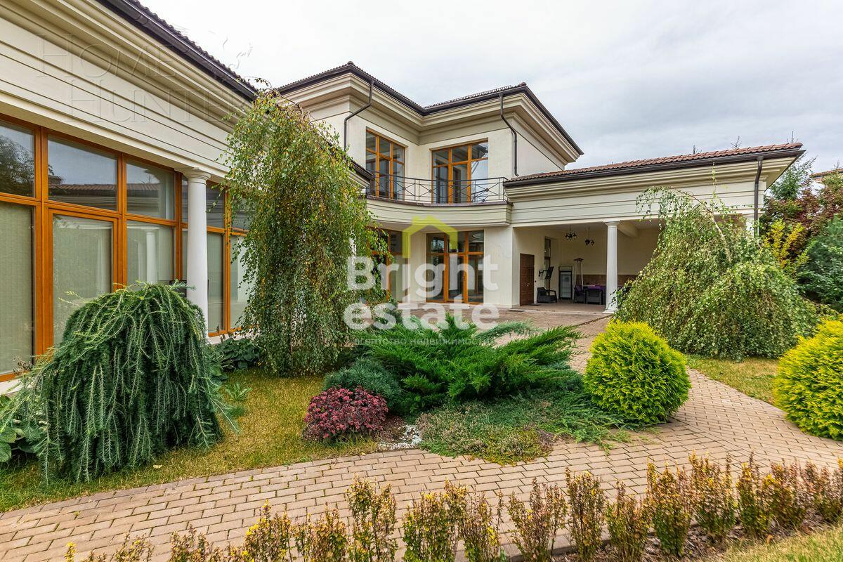 2-этажный коттедж 1 250 м² с отделкой