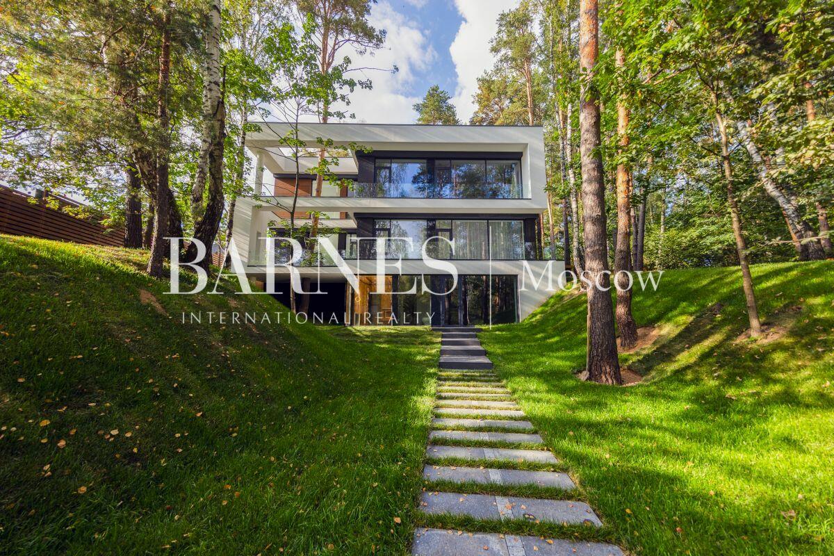 2-этажный коттедж 650 м² с отделкой