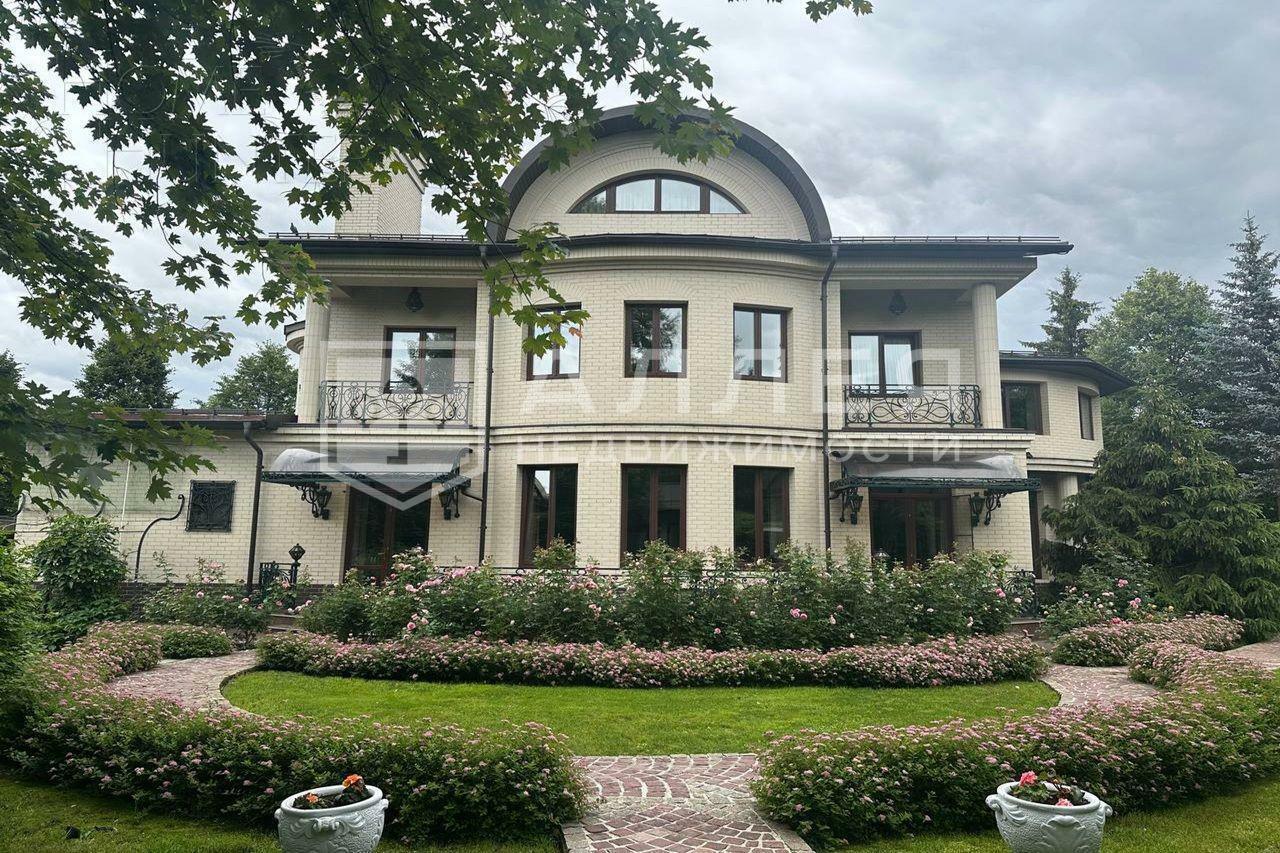 2-этажный коттедж 691.8 м² с отделкой