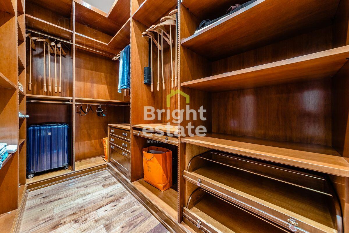 2-этажный коттедж 1 250 м² с отделкой