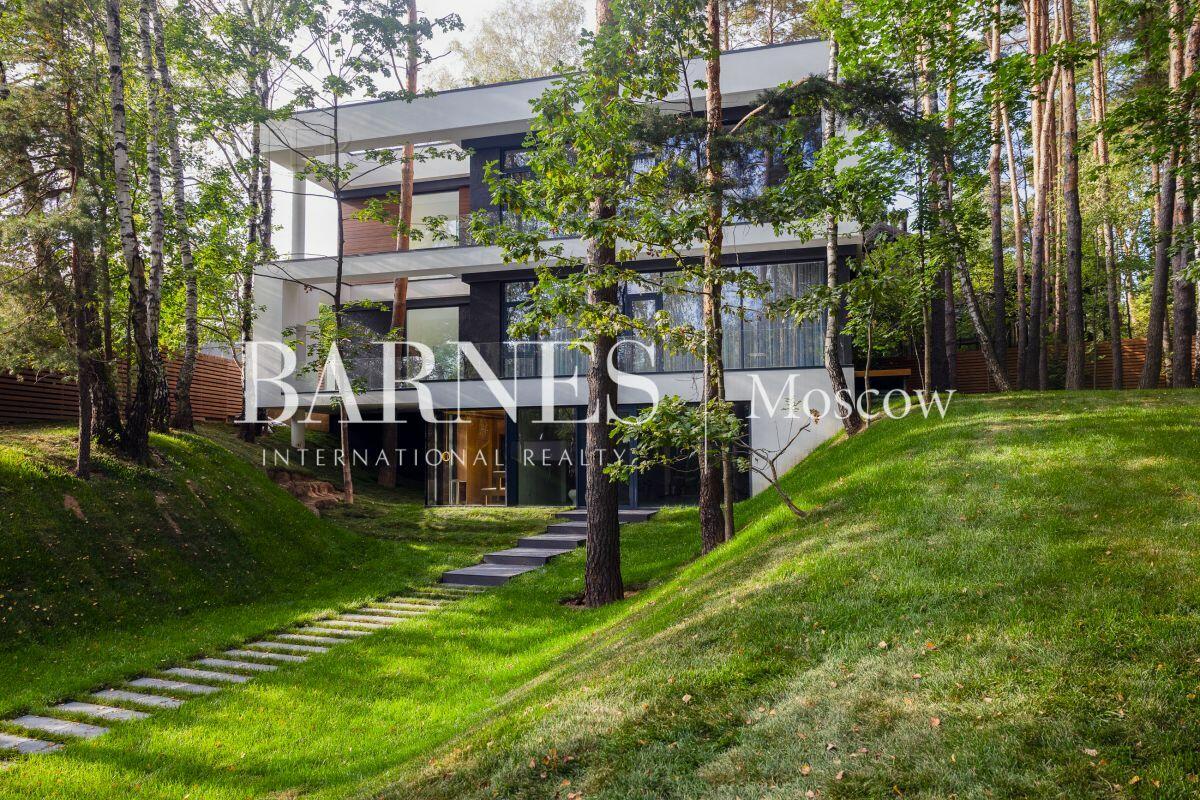 2-этажный коттедж 650 м² с отделкой