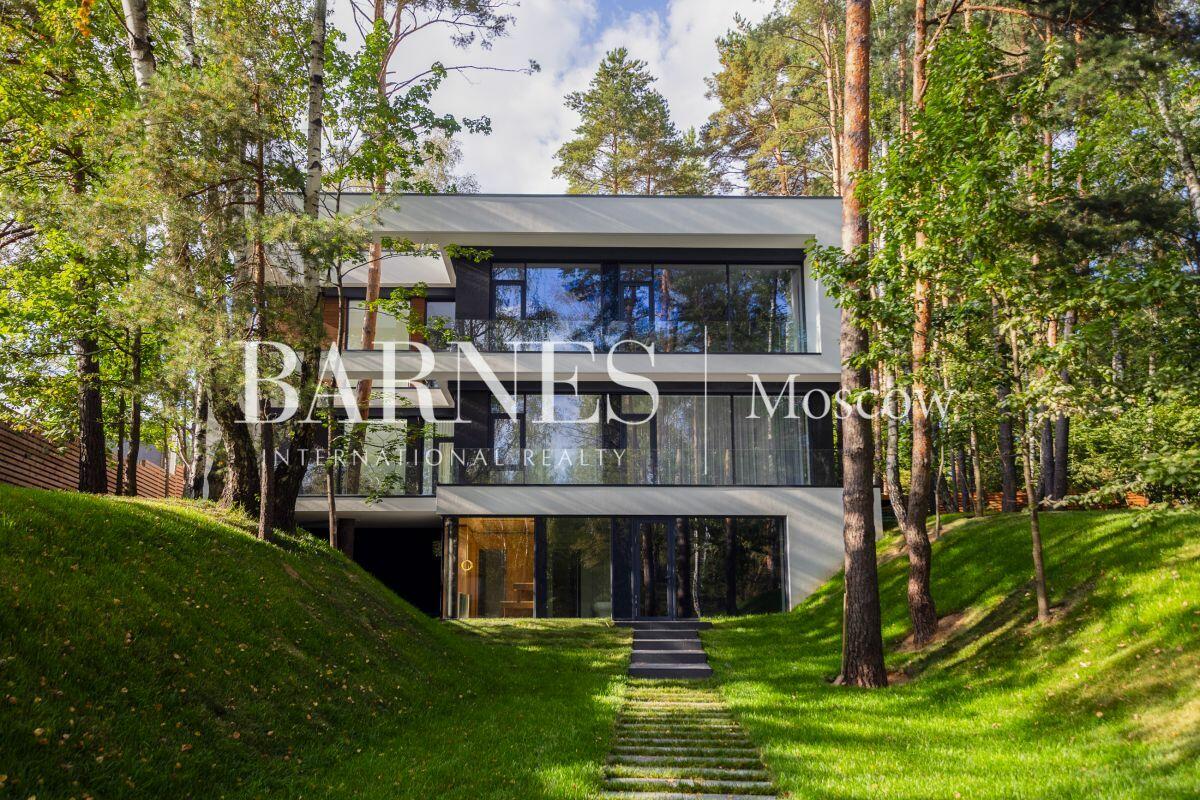 2-этажный коттедж 650 м² с отделкой