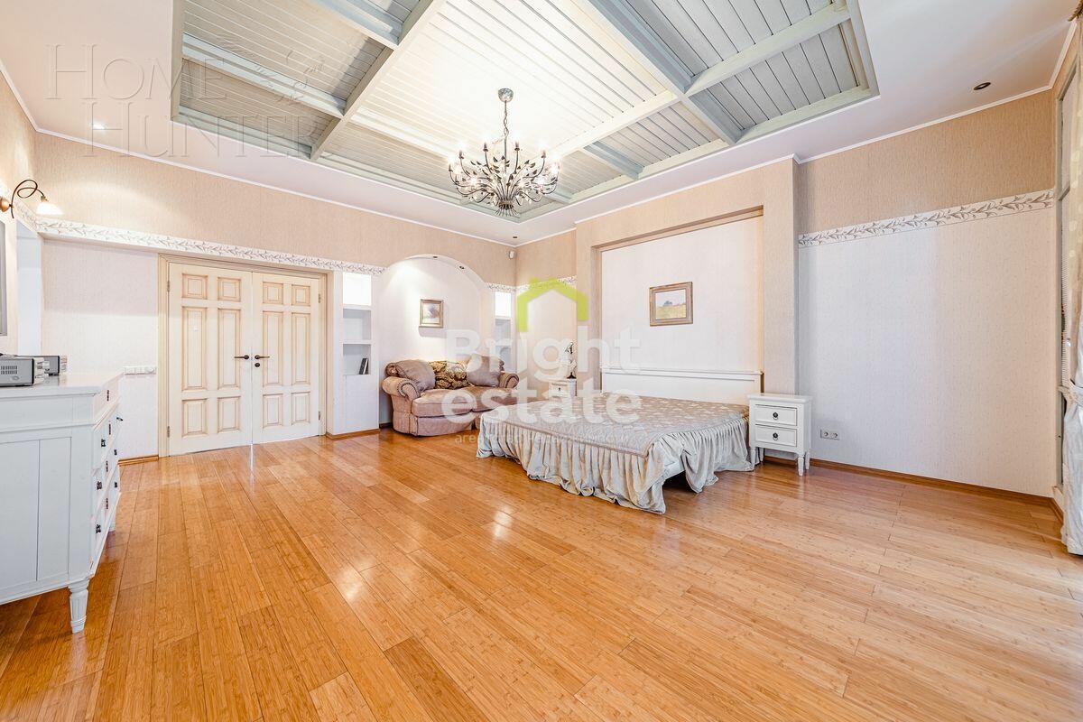 3-этажный коттедж 600 м² с отделкой