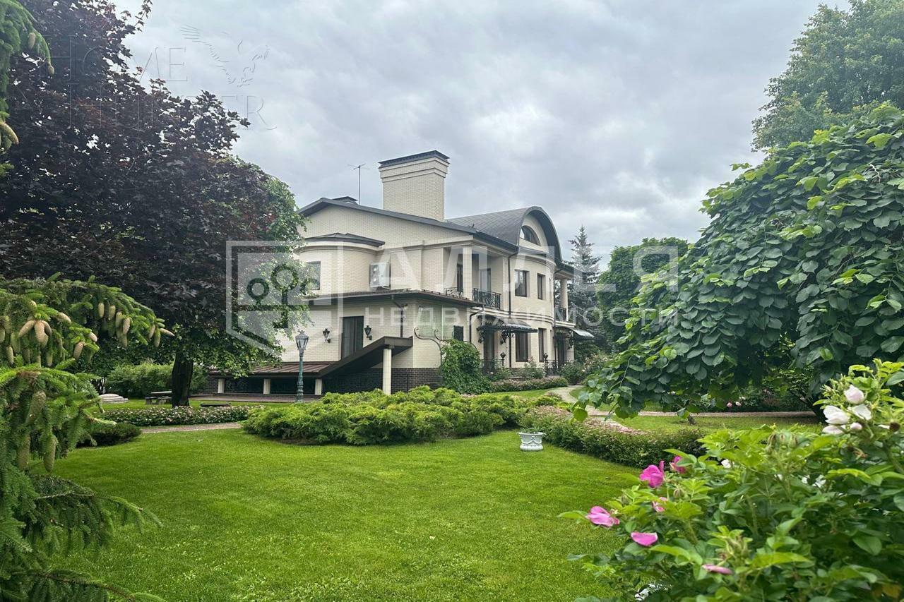 2-этажный коттедж 691.8 м² с отделкой