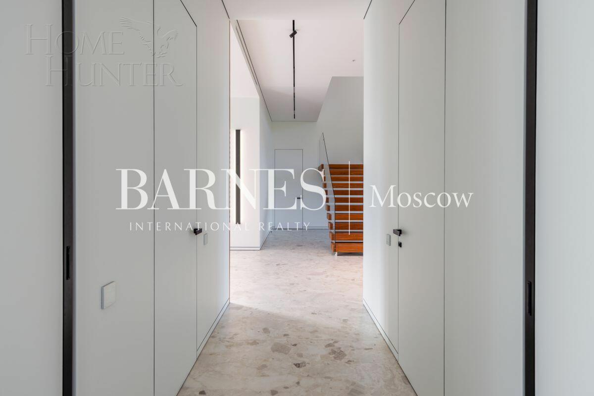 2-этажный коттедж 1 000 м² с отделкой