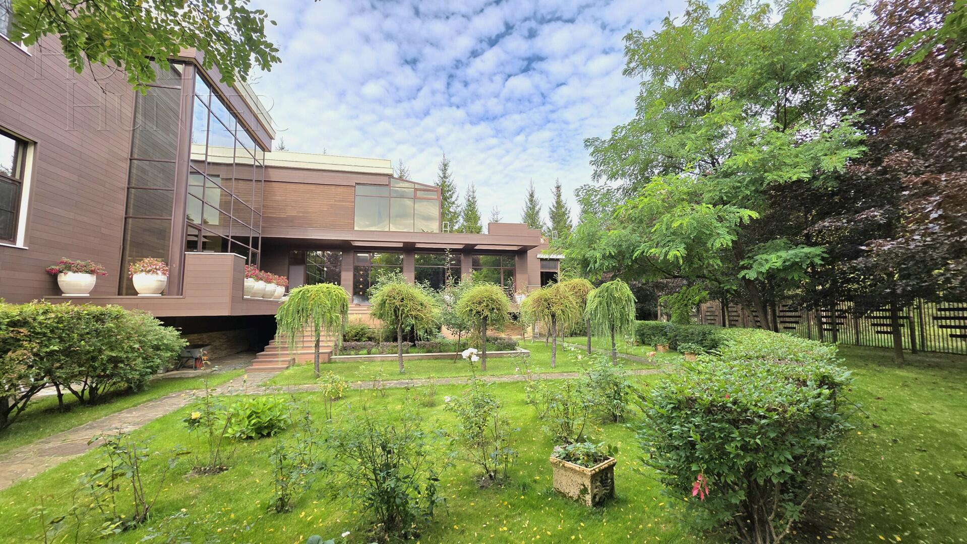 2-этажный коттедж 1 200 м² с отделкой