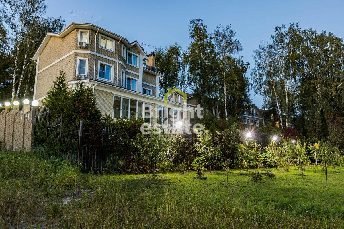 3-этажный коттедж 420 м² с отделкой