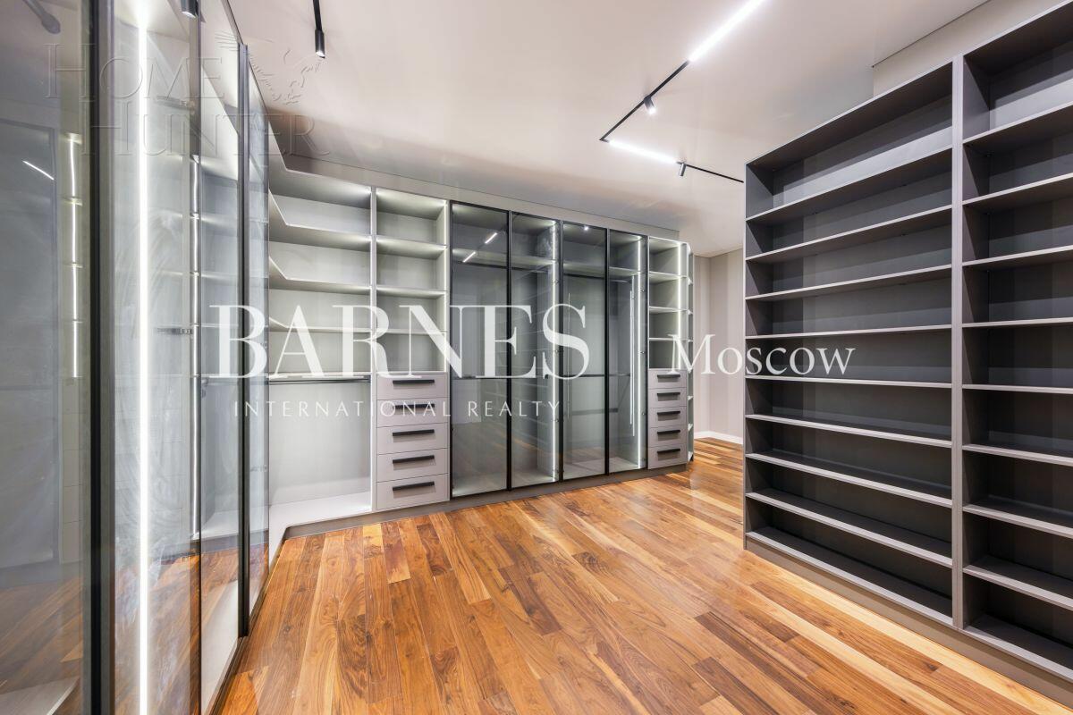 2-этажный коттедж 1 000 м² с отделкой