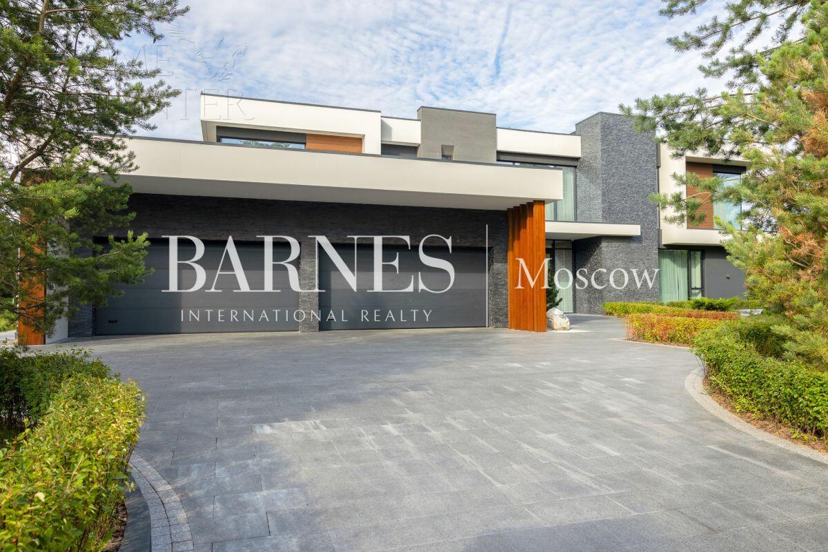 2-этажный коттедж 1 000 м² с отделкой