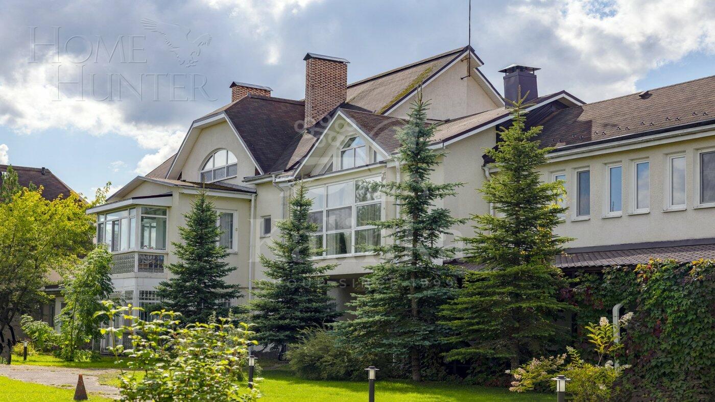 2-этажный коттедж 2 500 м² с отделкой