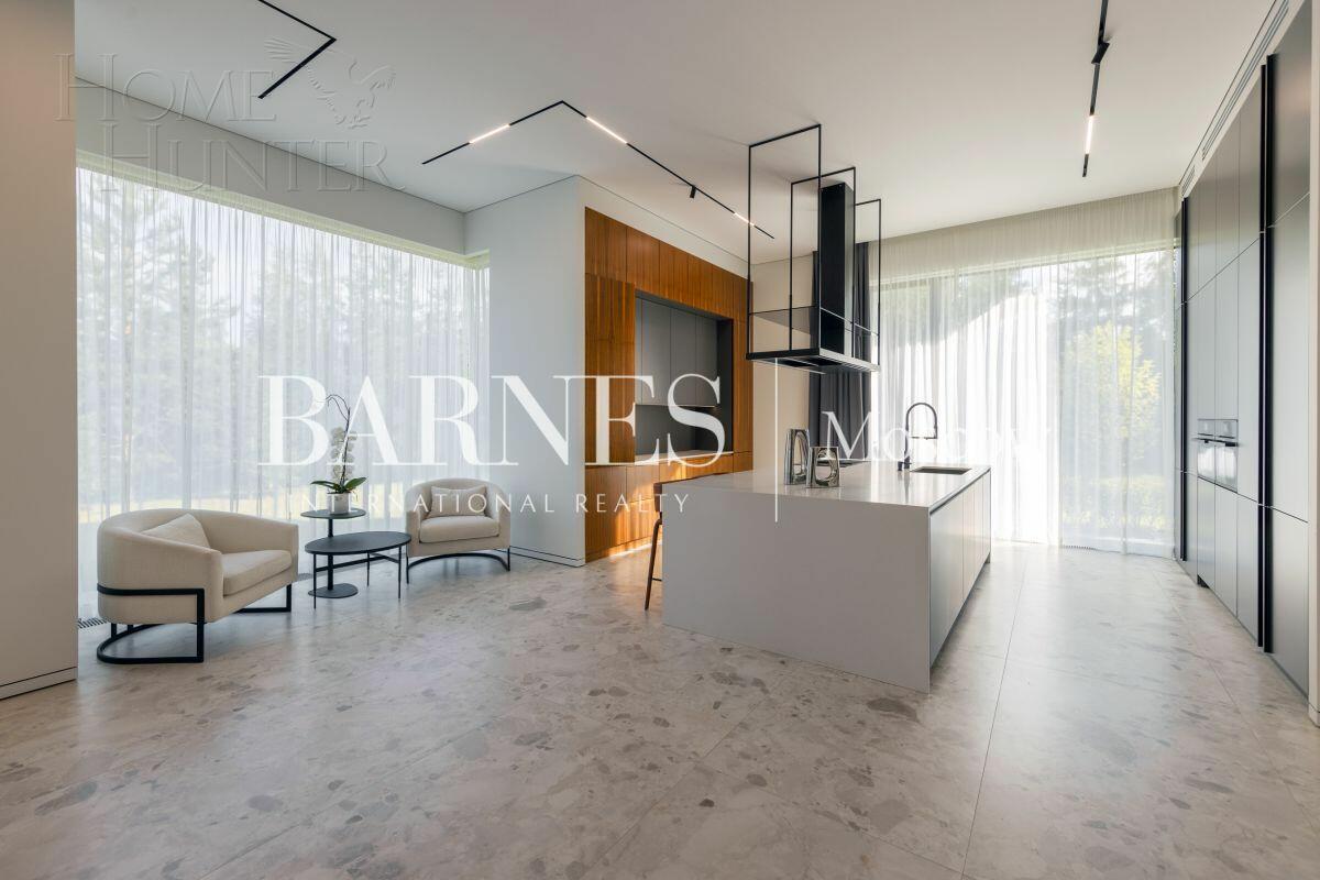 2-этажный коттедж 1 000 м² с отделкой