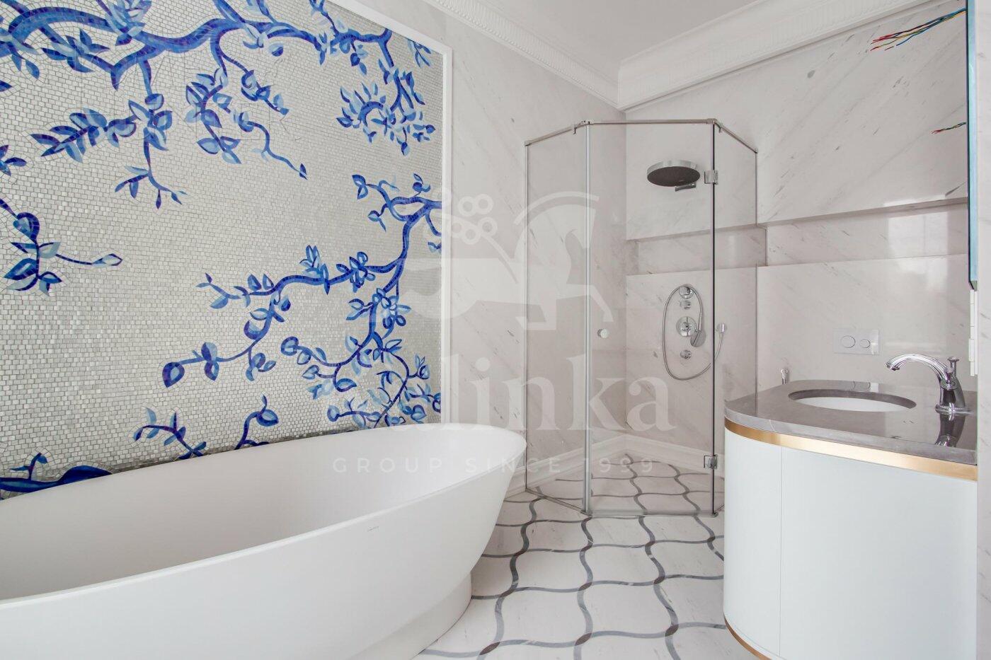 4-КОМН. КВАРТИРА С ОТДЕЛКОЙ 200 М² НА 3 ЭТАЖЕ