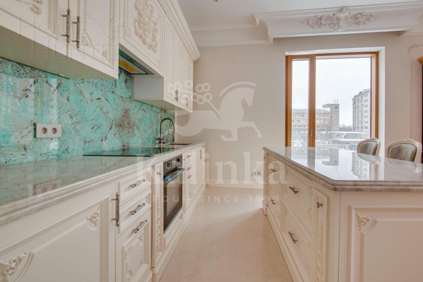 4-КОМН. КВАРТИРА С ОТДЕЛКОЙ 200 М² НА 3 ЭТАЖЕ