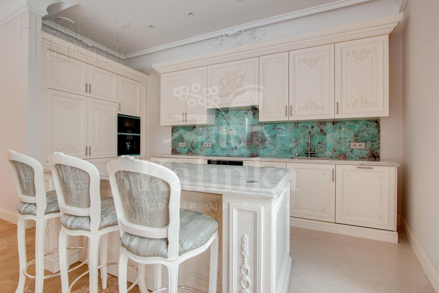 4-КОМН. КВАРТИРА С ОТДЕЛКОЙ 200 М² НА 3 ЭТАЖЕ