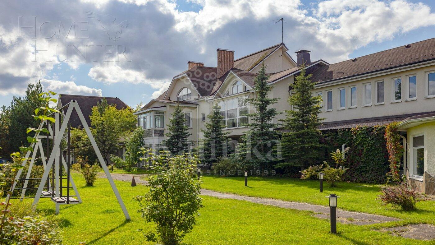 2-этажный коттедж 2 500 м² с отделкой