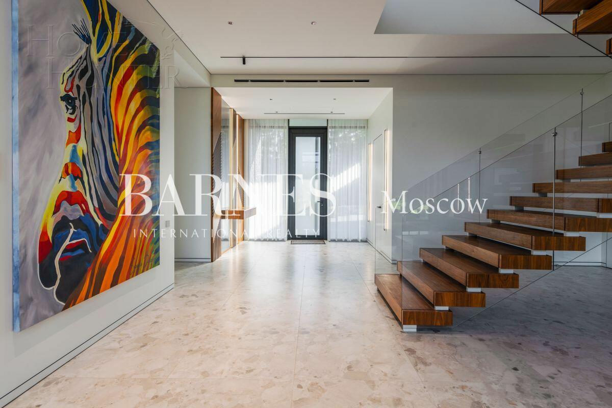 2-этажный коттедж 1 000 м² с отделкой