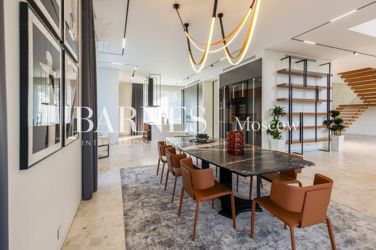 2-этажный коттедж 1 000 м² с отделкой