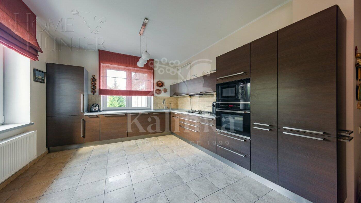 2-этажный коттедж 2 500 м² с отделкой