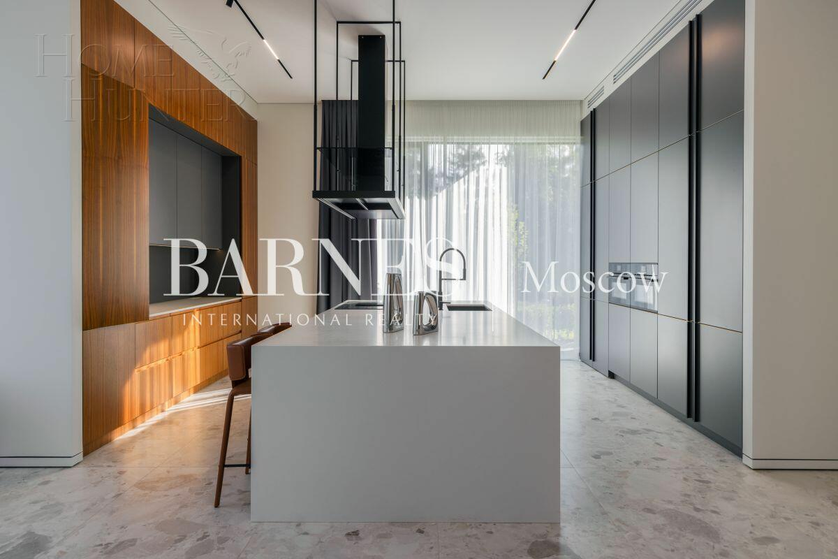 2-этажный коттедж 1 000 м² с отделкой