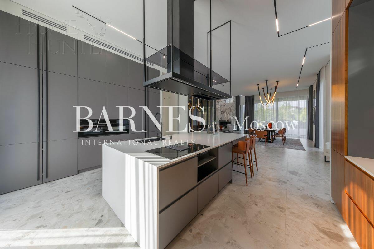 2-этажный коттедж 1 000 м² с отделкой