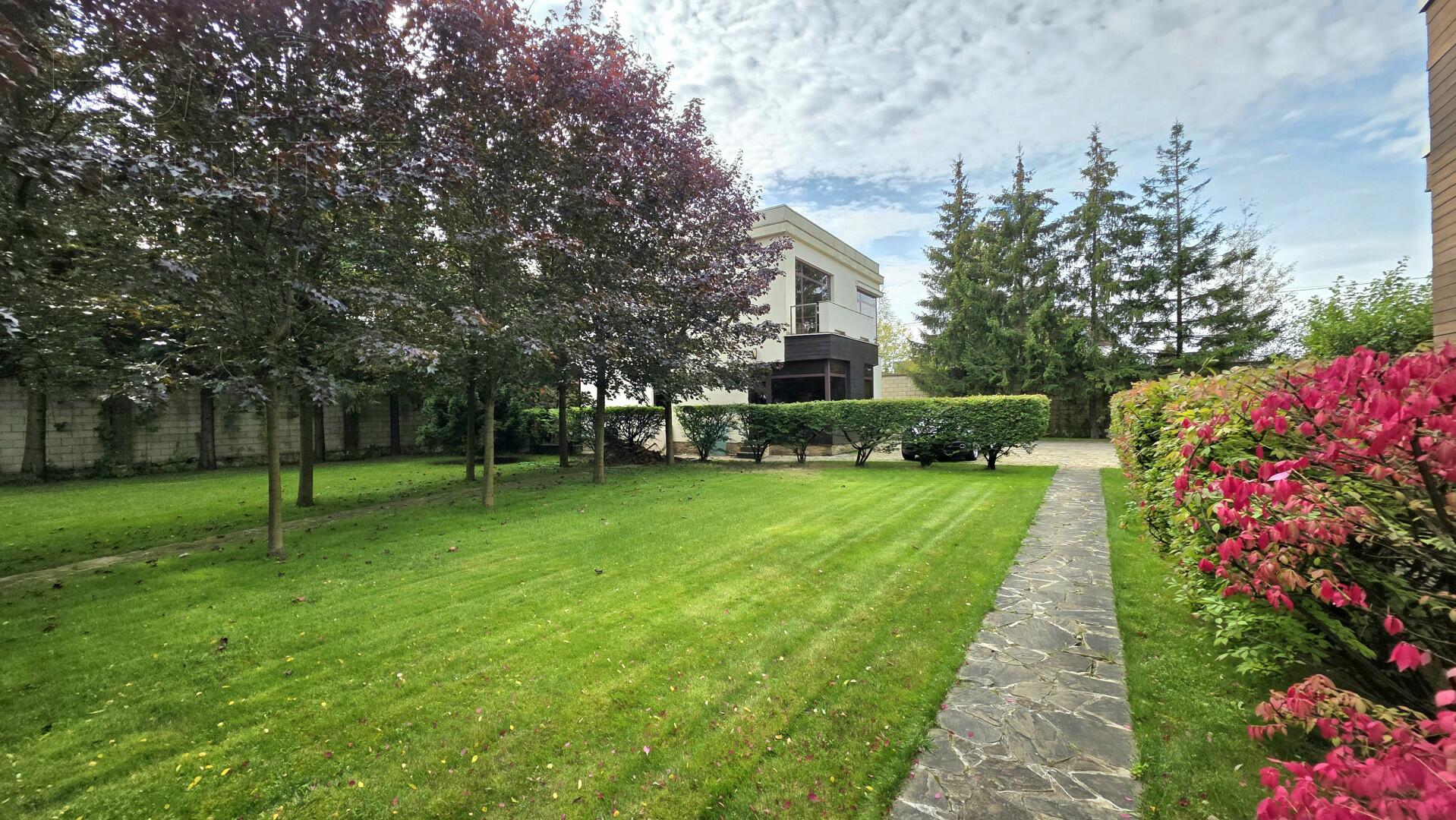 2-этажный коттедж 1 200 м² с отделкой