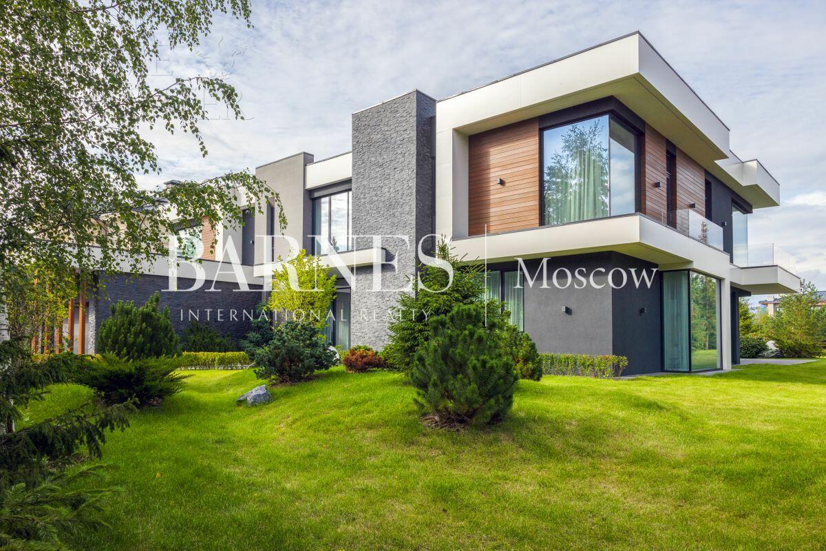 2-этажный коттедж 1 000 м² с отделкой