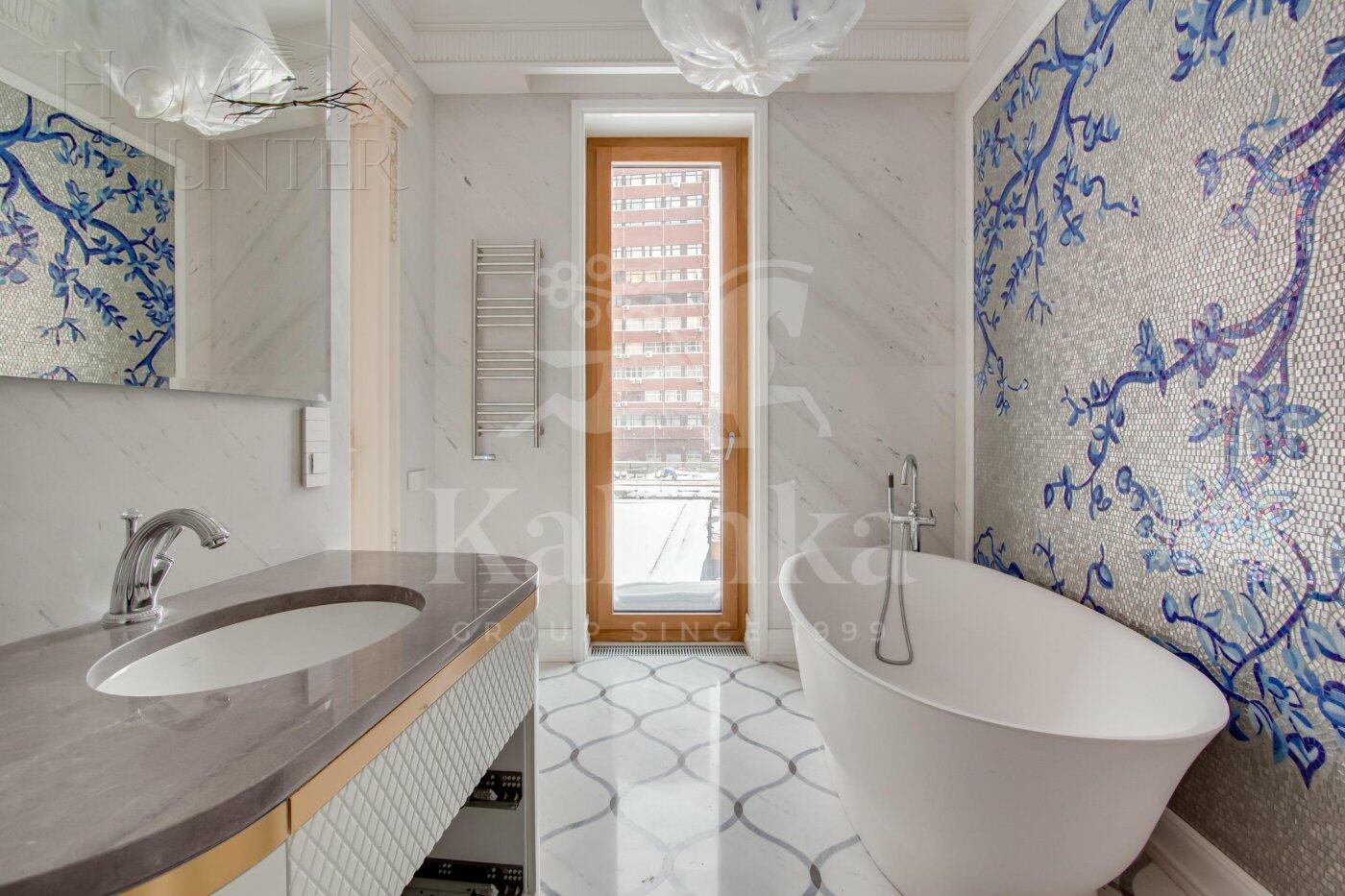 4-КОМН. КВАРТИРА С ОТДЕЛКОЙ 200 М² НА 3 ЭТАЖЕ