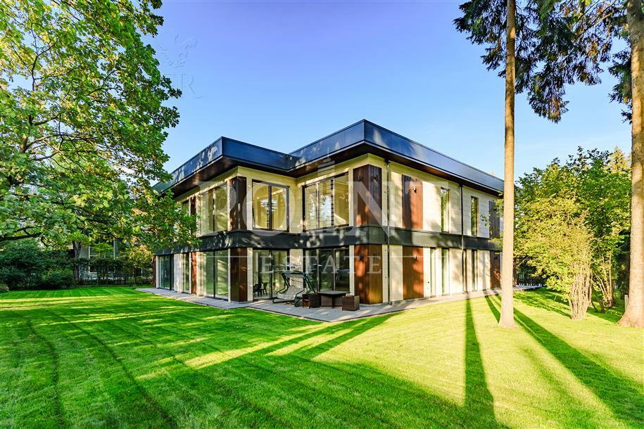 2-этажный коттедж 1 596 м² без отделки