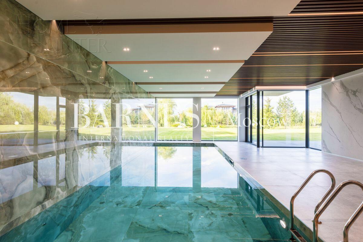 2-этажный коттедж 1 000 м² с отделкой