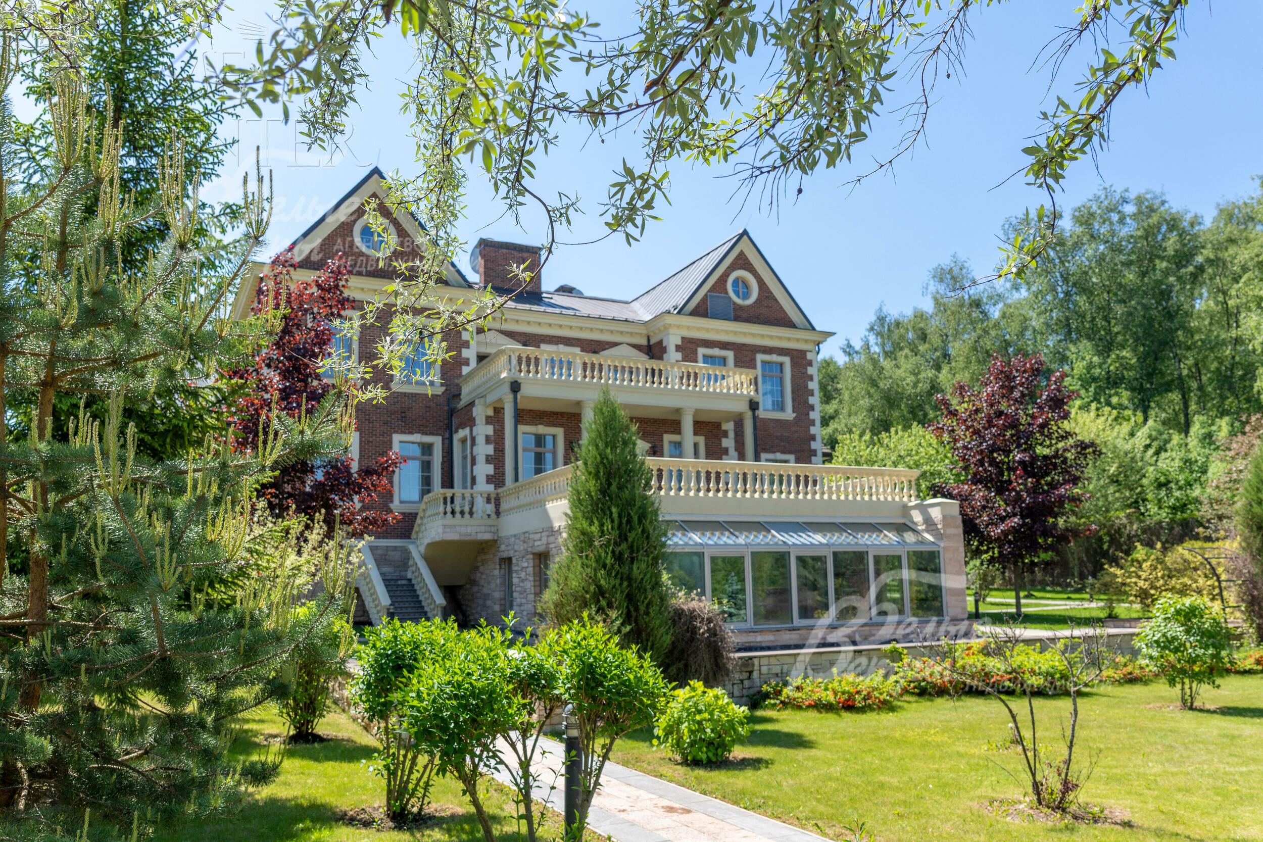 2-этажный коттедж 1 580 м² без отделки