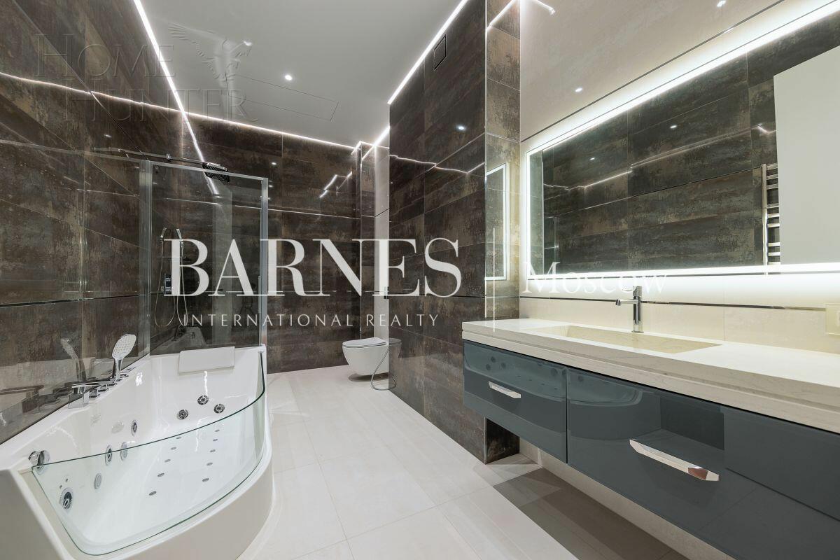 2-этажный коттедж 1 000 м² с отделкой