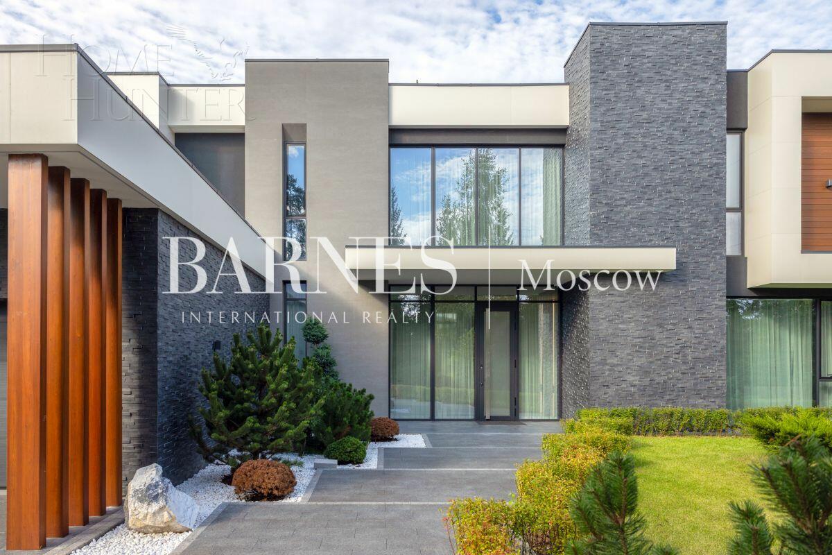 2-этажный коттедж 1 000 м² с отделкой