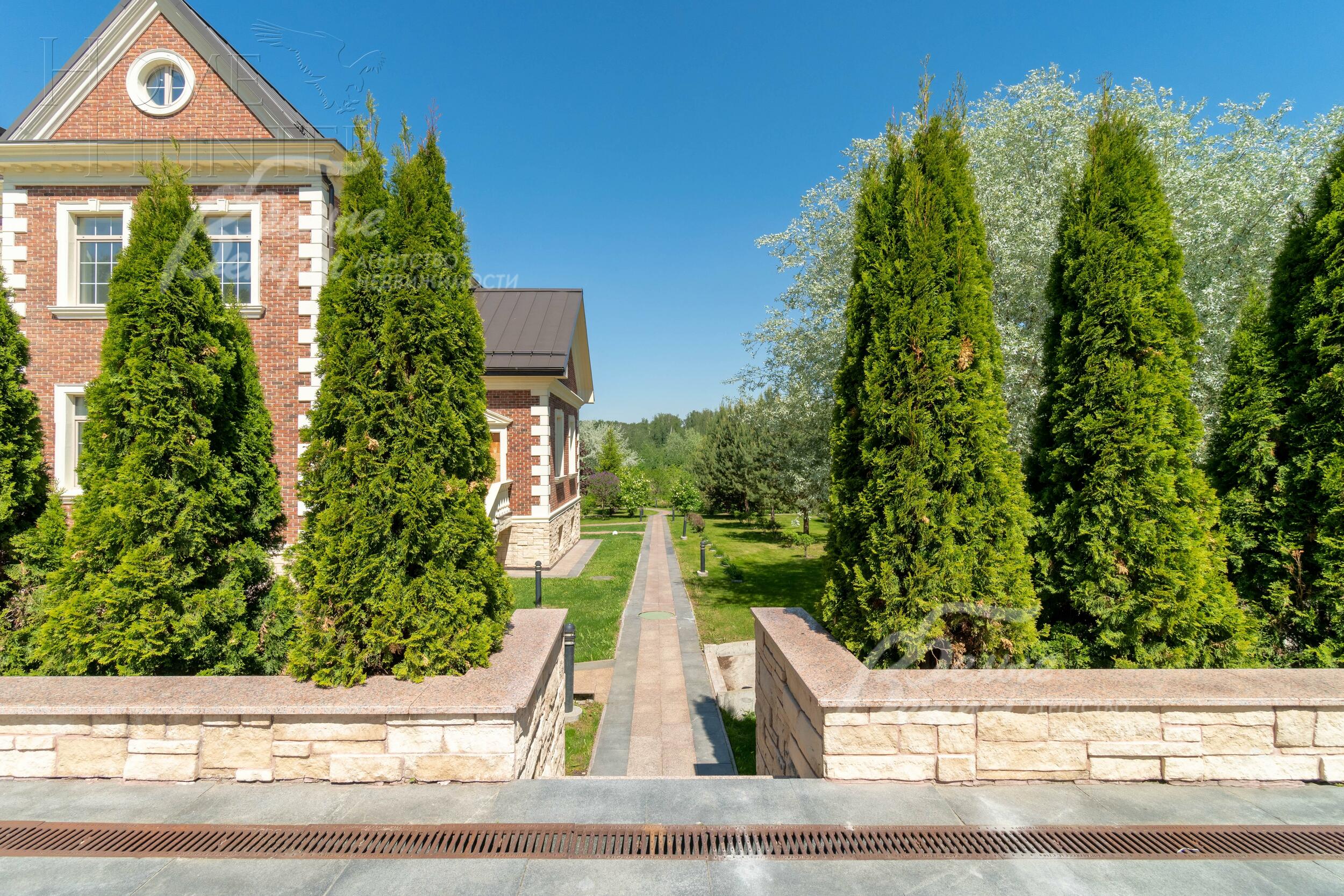 2-этажный коттедж 1 580 м² без отделки