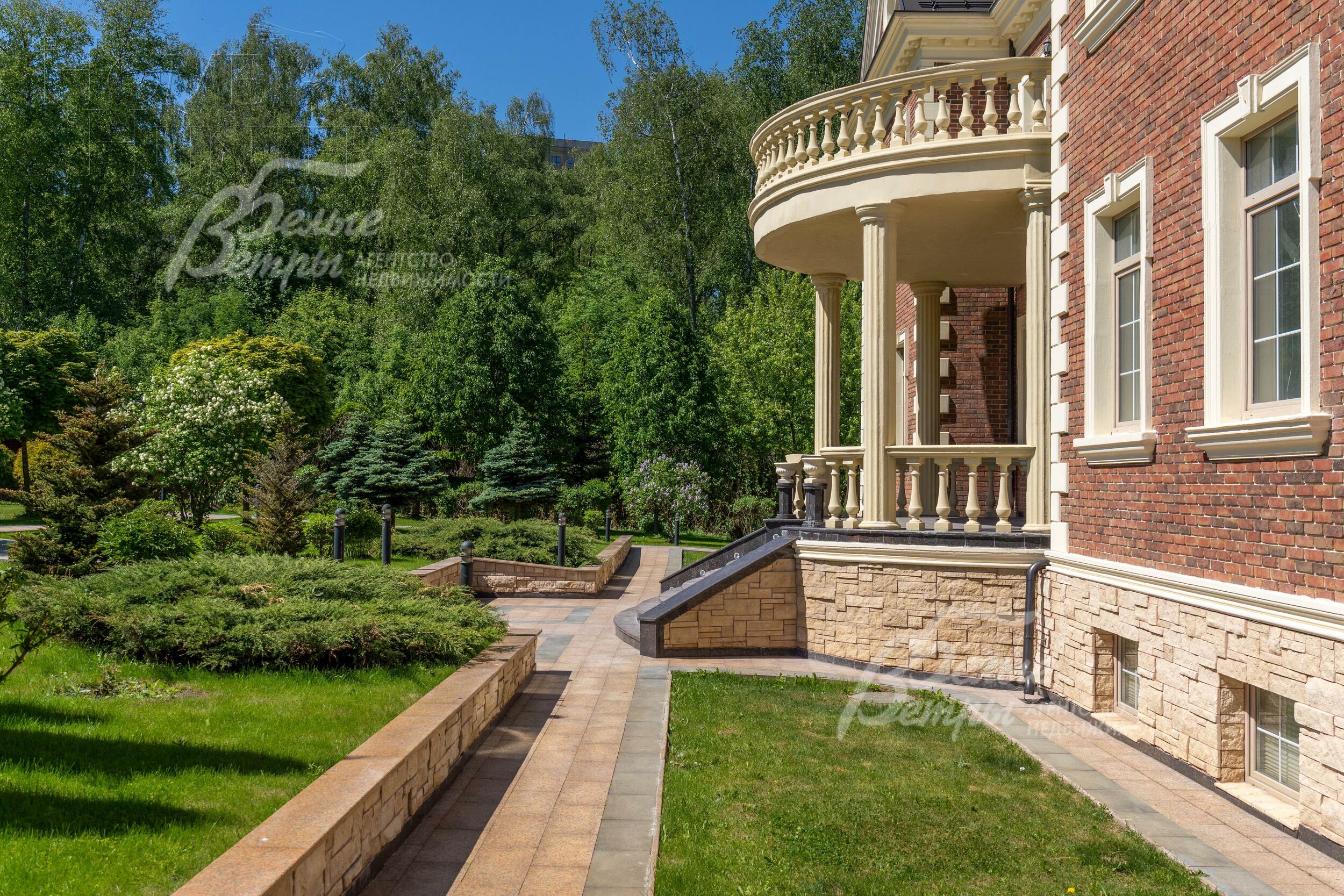 2-этажный коттедж 1 580 м² без отделки