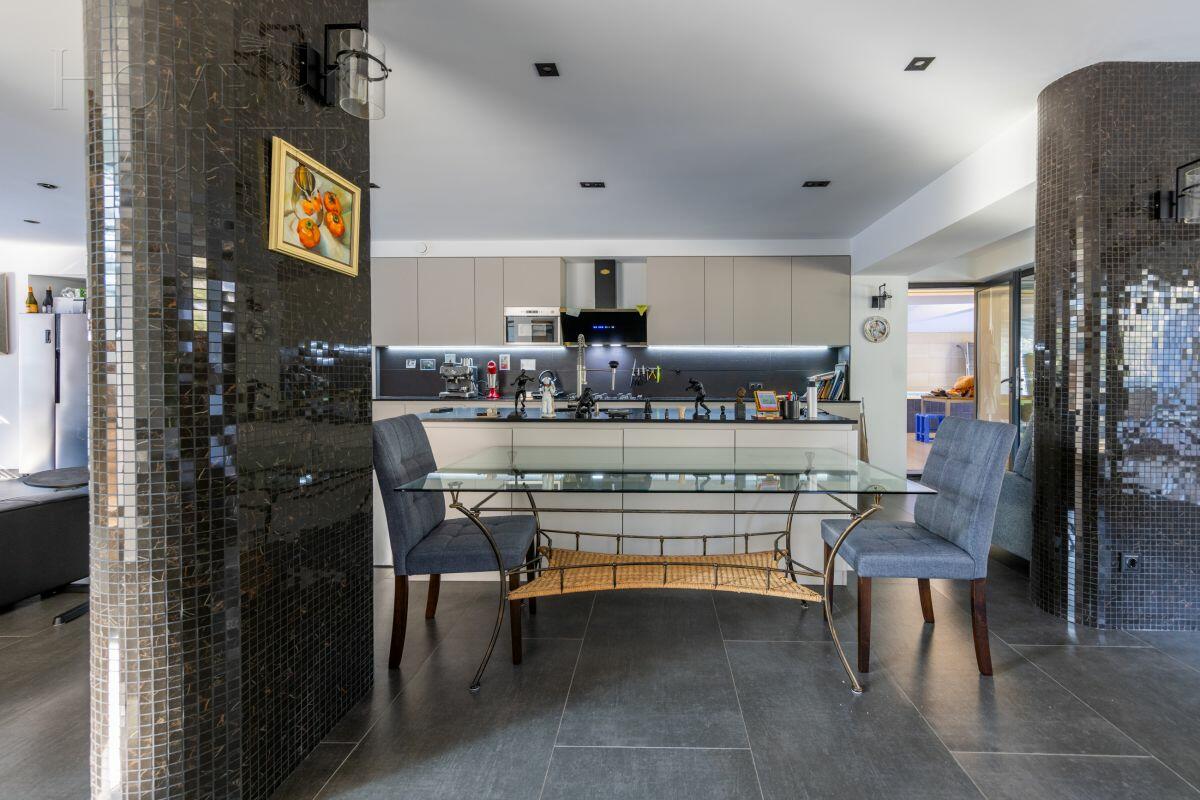 3-этажный коттедж 315 м² с отделкой