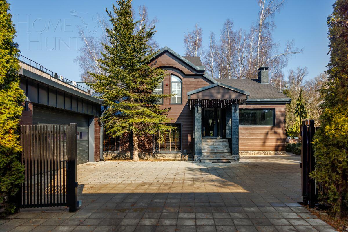 3-этажный коттедж 315 м² с отделкой