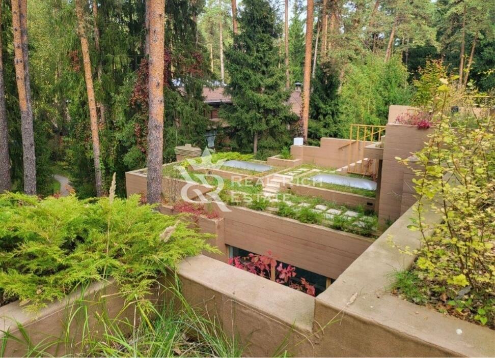 2-этажный коттедж 1 330 м² с отделкой