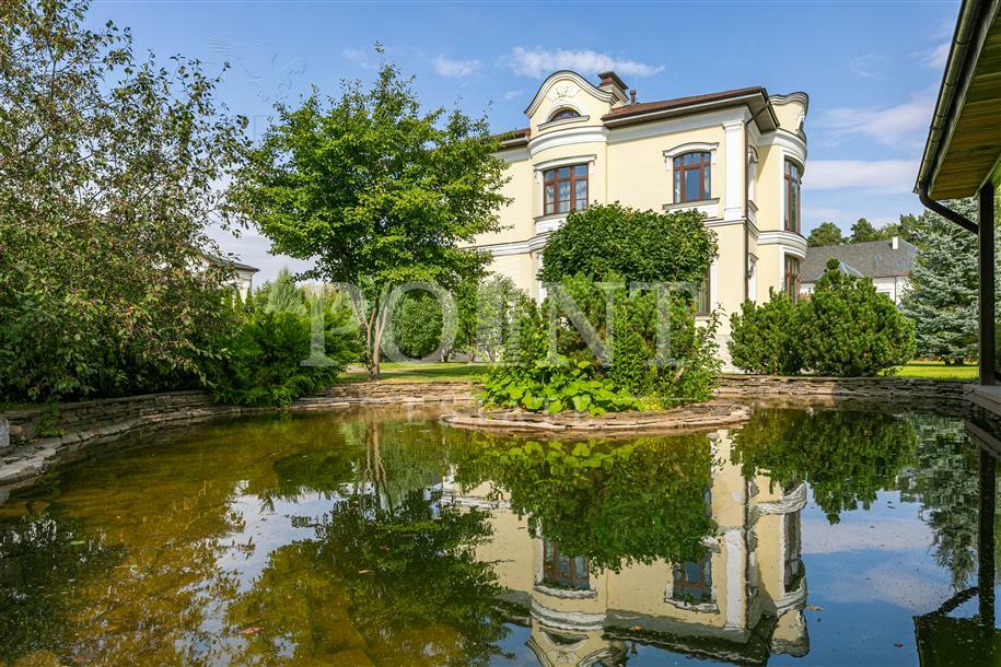 3-этажный коттедж 860 м² с отделкой