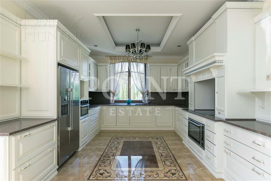 3-этажный коттедж 860 м² с отделкой