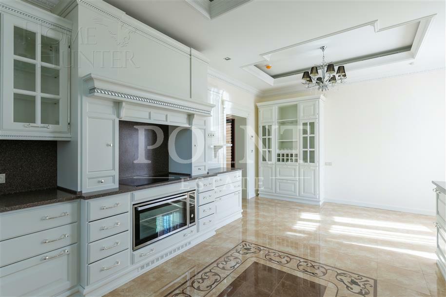 3-этажный коттедж 860 м² с отделкой