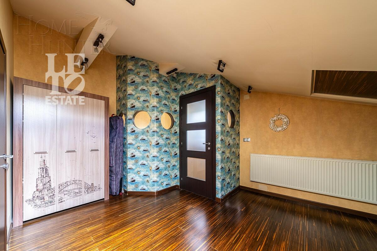 4-этажный таунхаус 220 м² с отделкой