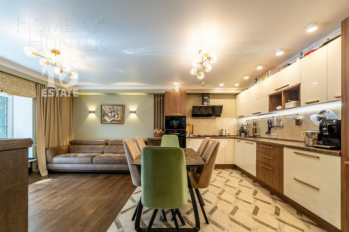 4-этажный таунхаус 220 м² с отделкой