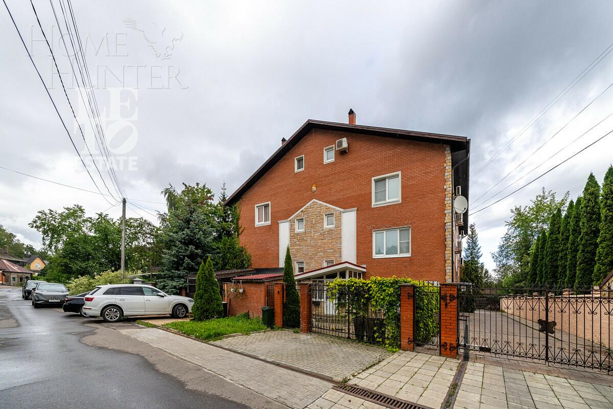 4-этажный таунхаус 220 м² с отделкой