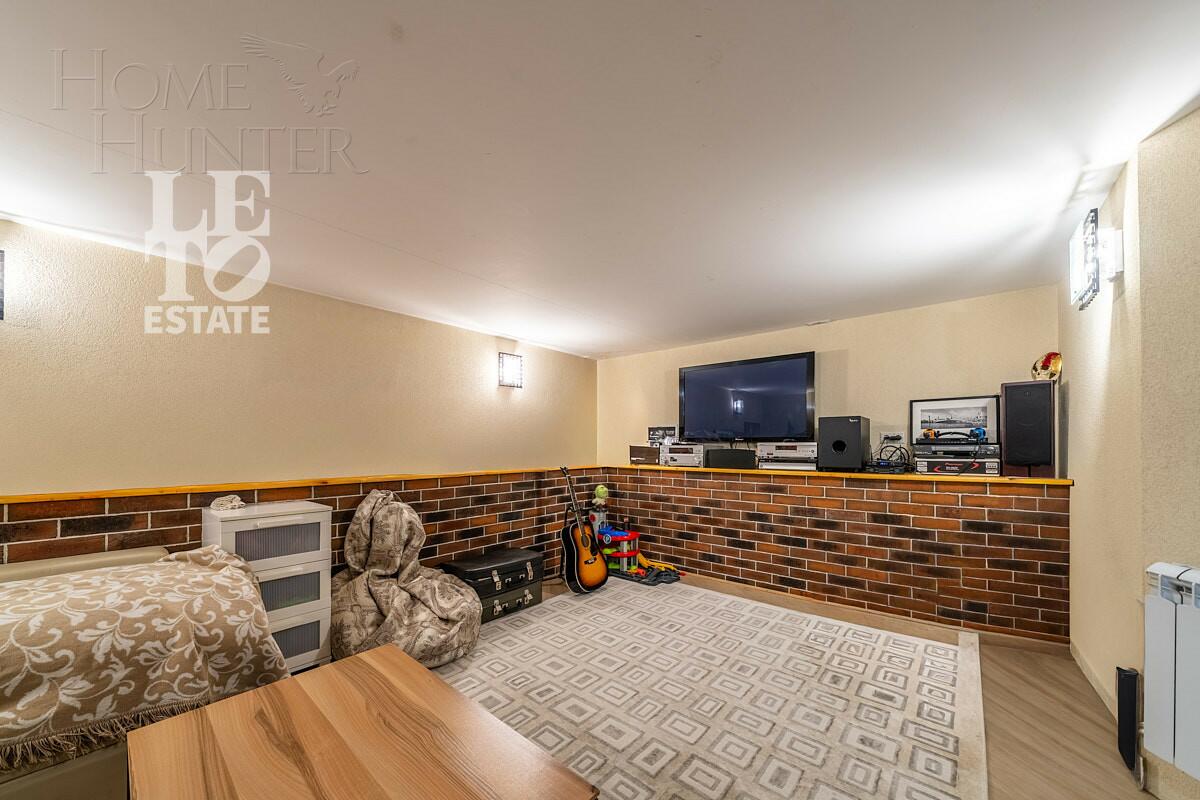 4-этажный таунхаус 220 м² с отделкой